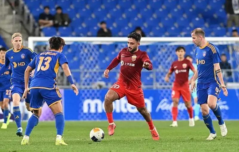 东亚球队在亚冠中崭露头角，备受瞩目