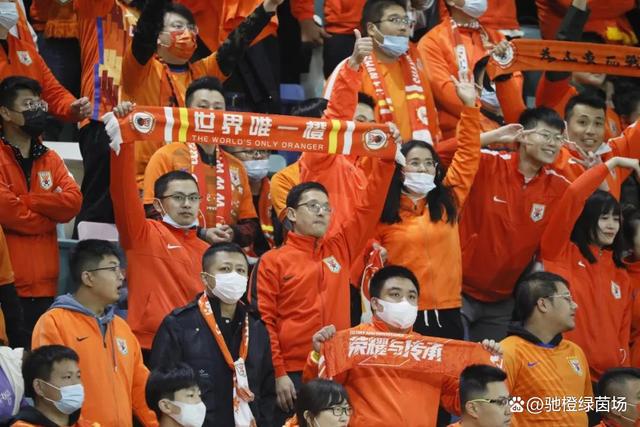 表现低迷担忧重重，球队如何调整？