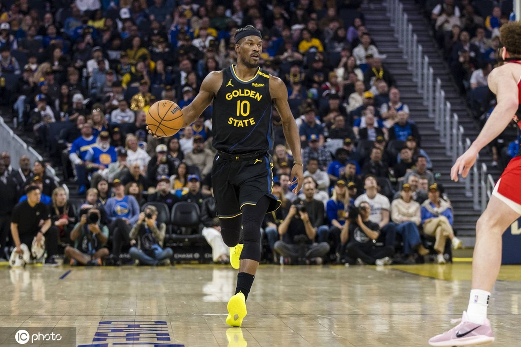 勇士狂砍刷新队史纪录分，猛龙迎来新赛季高光！的简单介绍