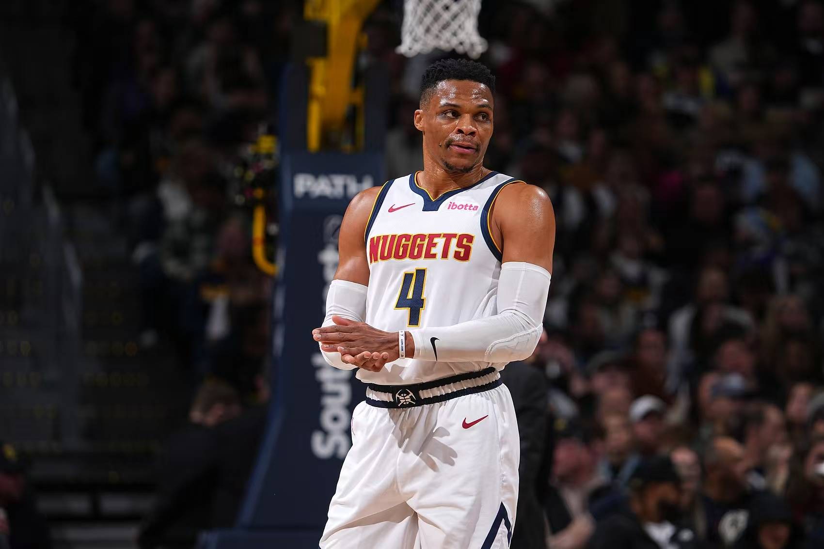 热火复出首战，威少状态火爆，关键时刻神级表现成为焦点！