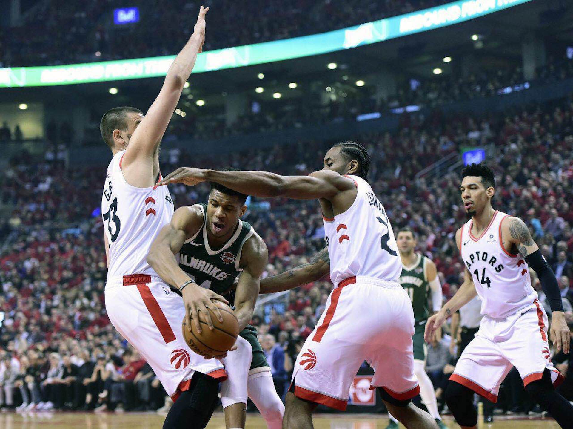 包含文班亚马刷新里程碑，曼联抢七大战力克北京首钢，晋级概率达65％的词条